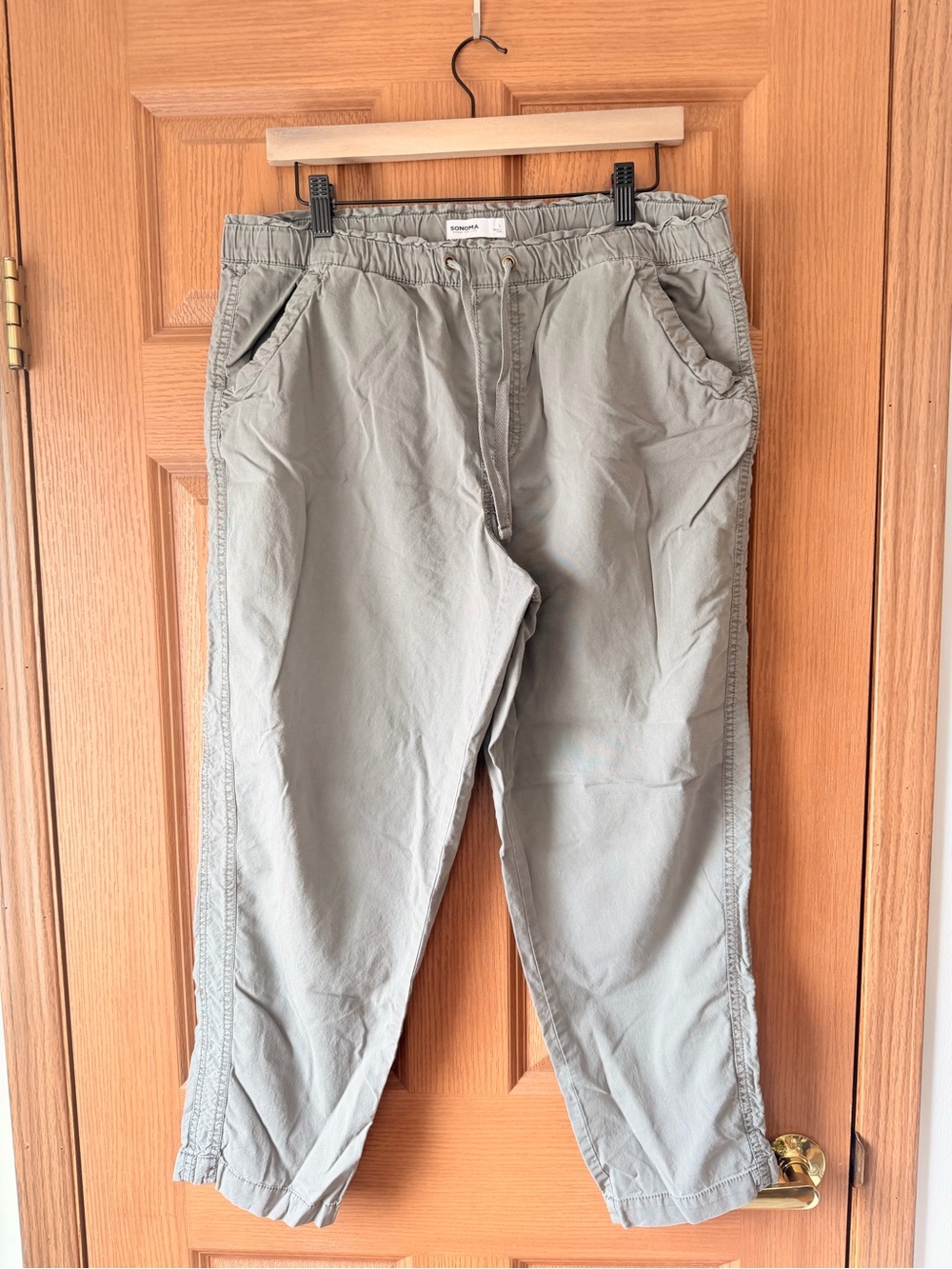 Casual Elastic-Waist Capris in Light Olive